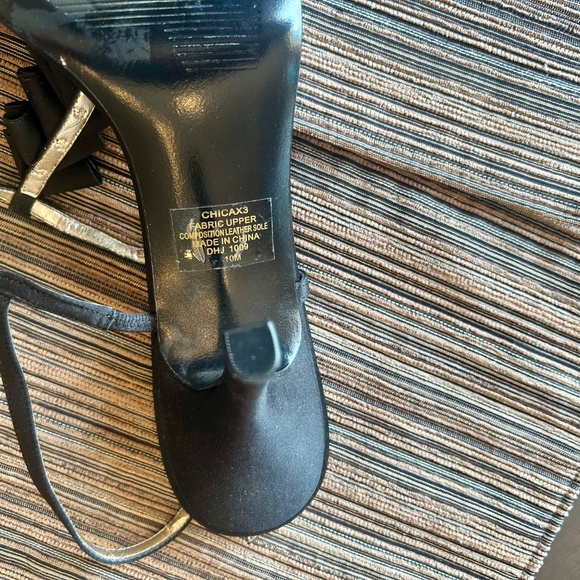 *NEW Nine West Black Satin Sandals with Ruffle on Top of Foot and Ankle Strap 10 - Picture 10 of 10